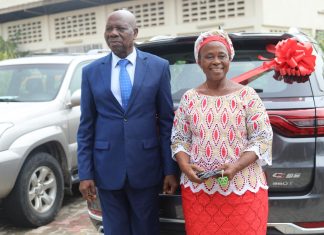 Un véhicule flambant neuf, de type 4×4 offert au Dr Dao Daniel